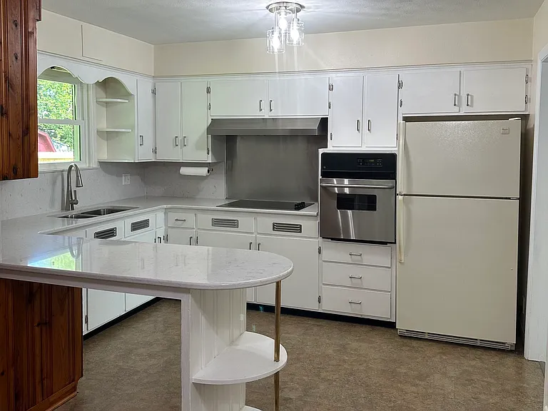 717 Saratoga Ave — Photo 5
