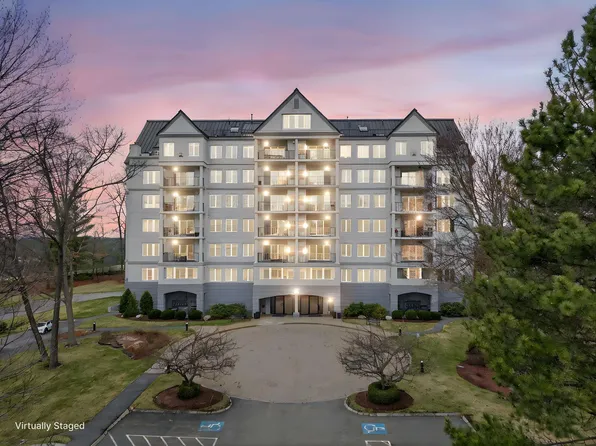 12 Mountain Laurels Drive #402, Nashua, NH 03062