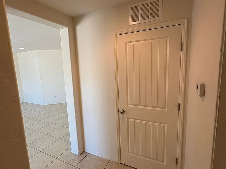 2132 E Sweet Ave — Photo 28
