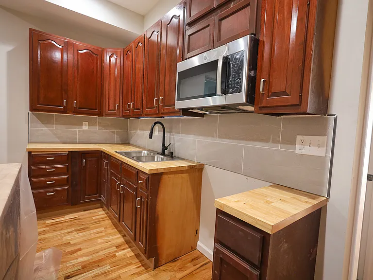 652 Delhi Ave — Photo 28