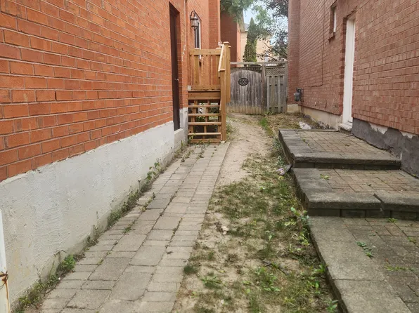 16 Mantell Cres, Ajax, ON L1T 3N6