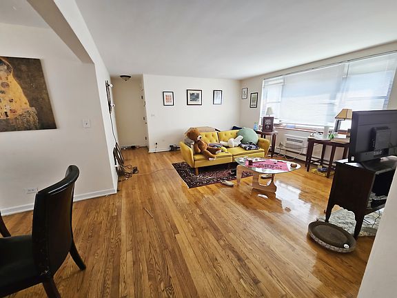 5th image of 6901 N Lakewood Ave #1