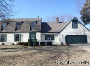 19 Stardust Dr, Sherman, IL 62684