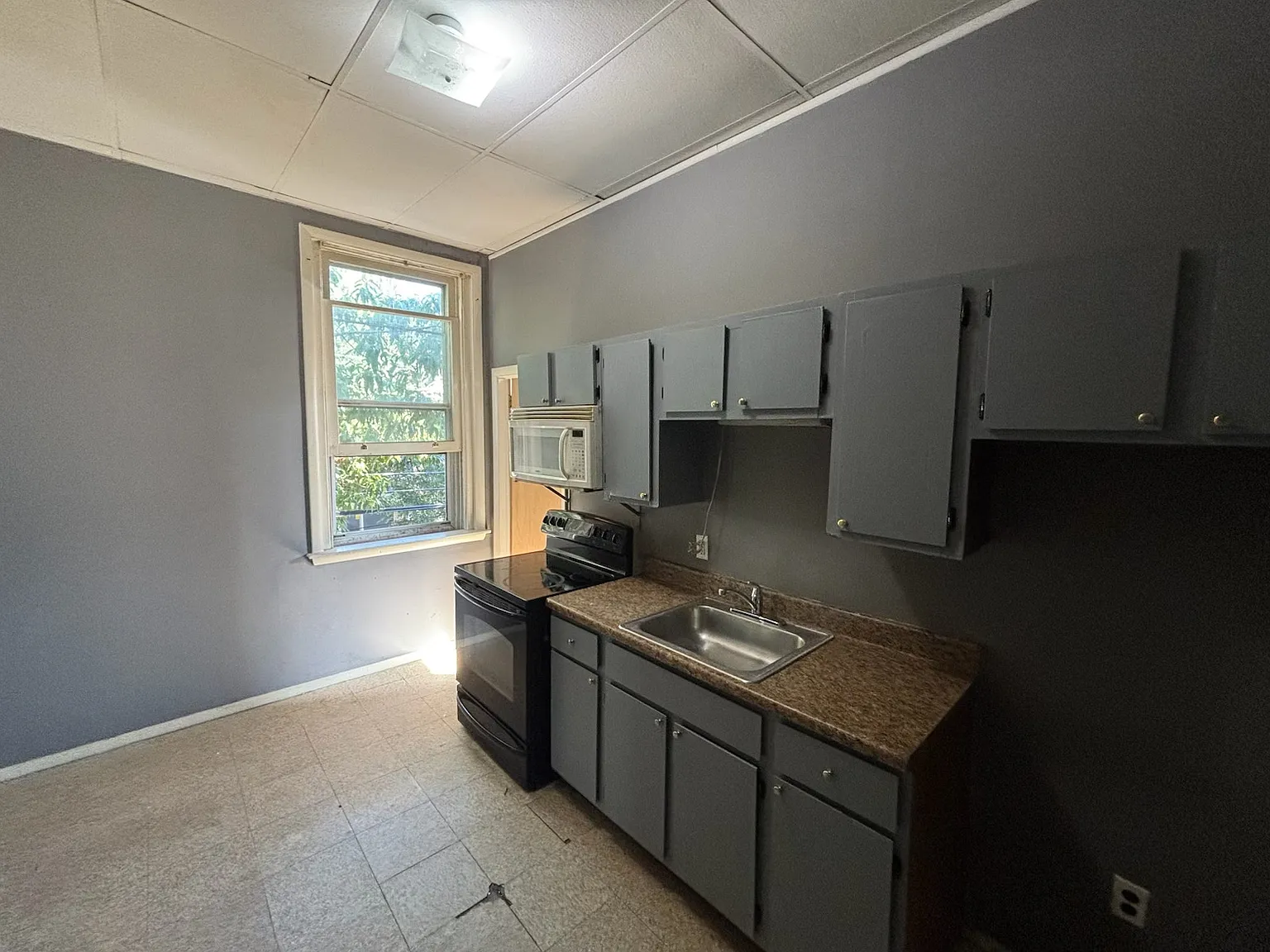 857 Cherry St — Photo 2