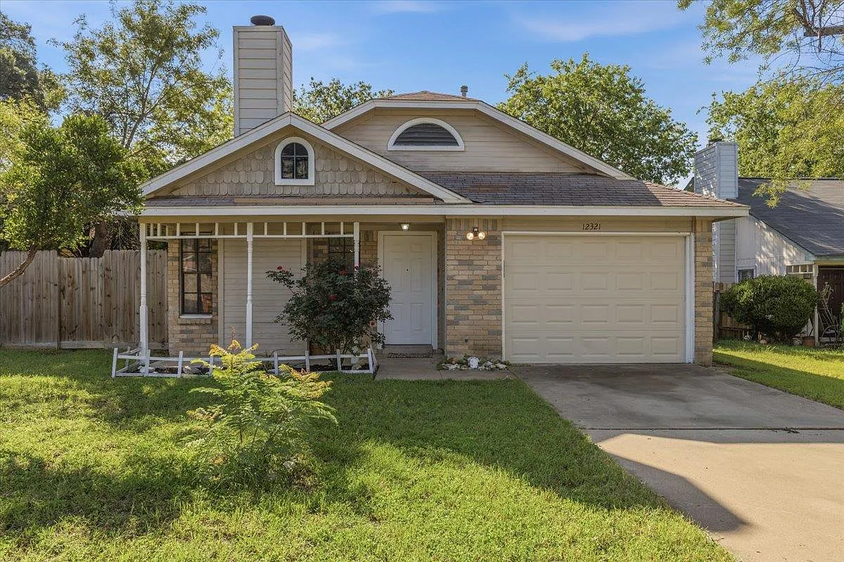 3 bed, 2.0 bath, 1072 sqft, $2,100 — Photo 1