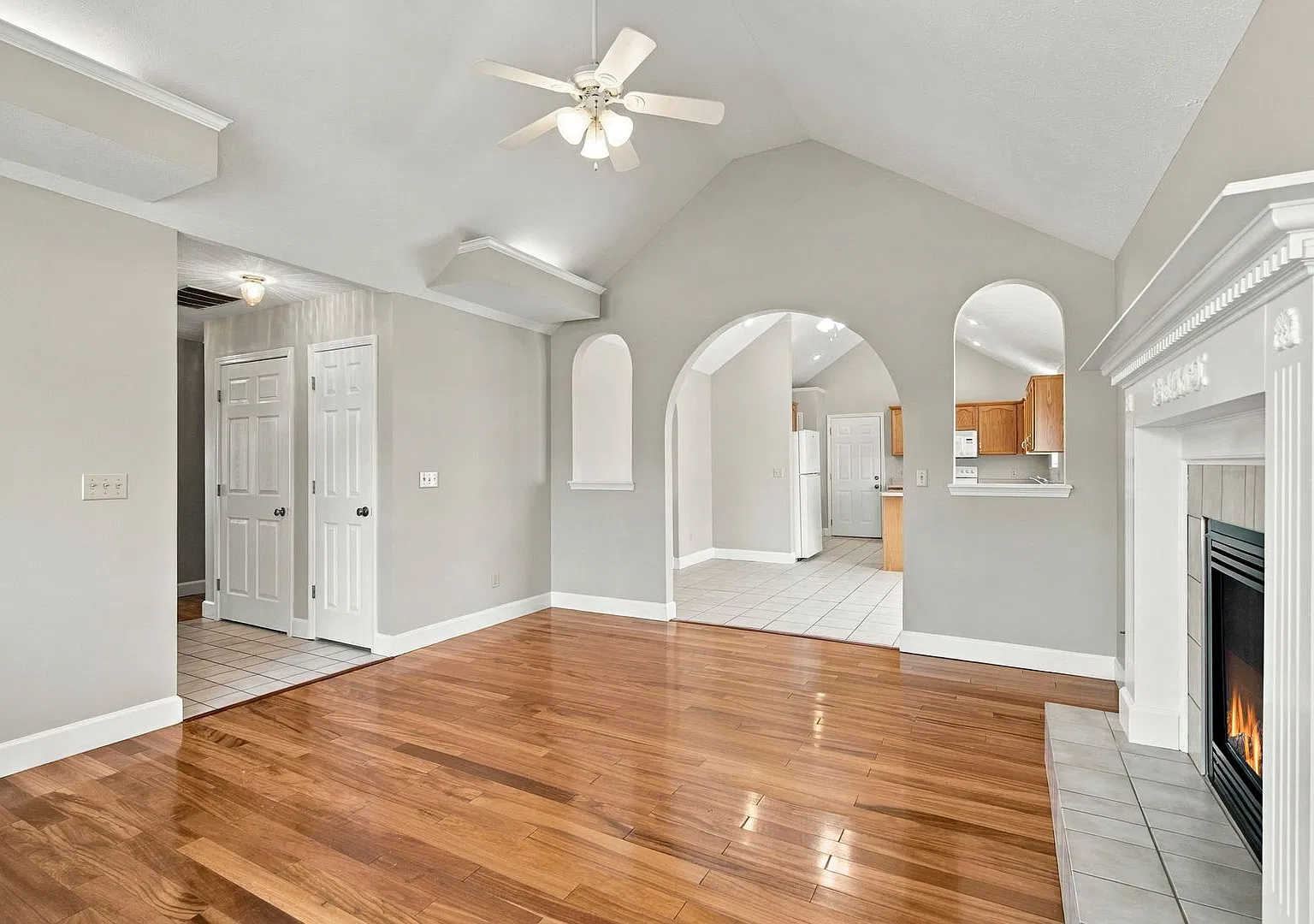 3 bedroom rental on 1 Acre lot! — Photo 3