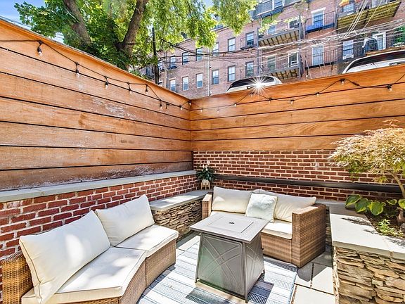 5th image of 208 W Springfield St APT 1