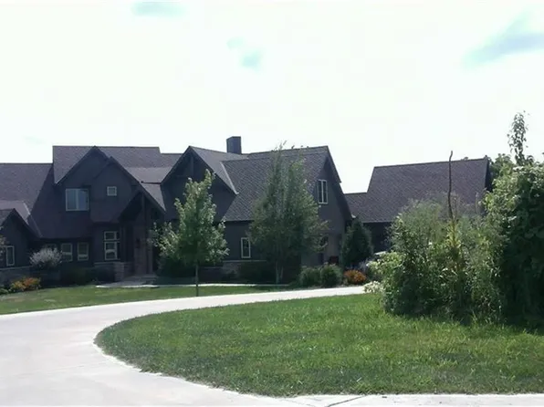 7975 NW Breckenridge Dr, Parkville, MO 64152