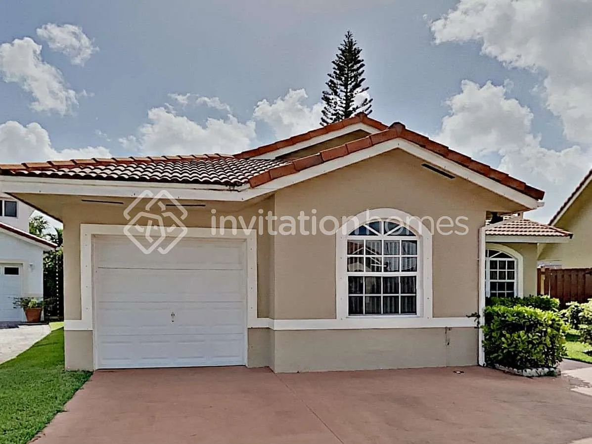 4233 SW 153rd Ct Miami, FL 33185 — Photo 1