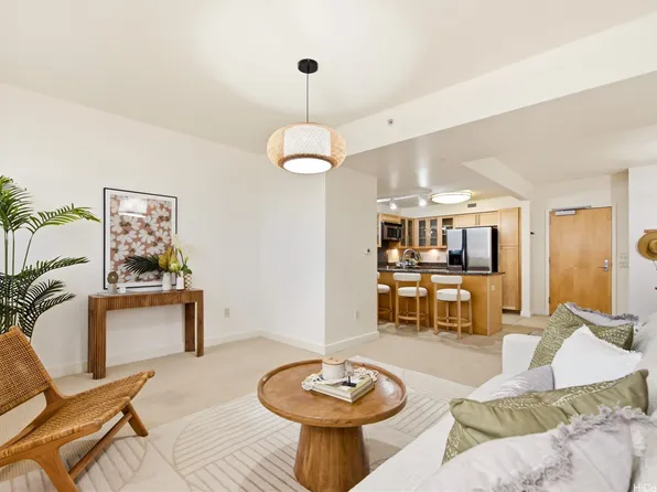 600 Queen St APT 1109, Honolulu, HI 96813