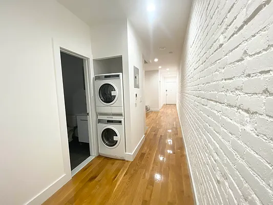 Rented by EastMount Realty LLC | media 18