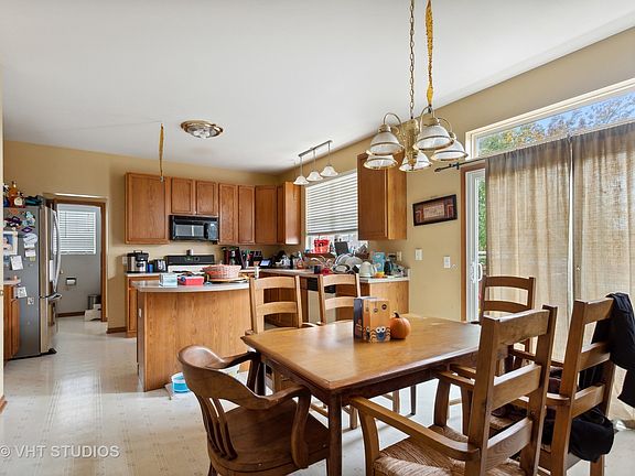 3rd image of 521 Harrisburg Ct