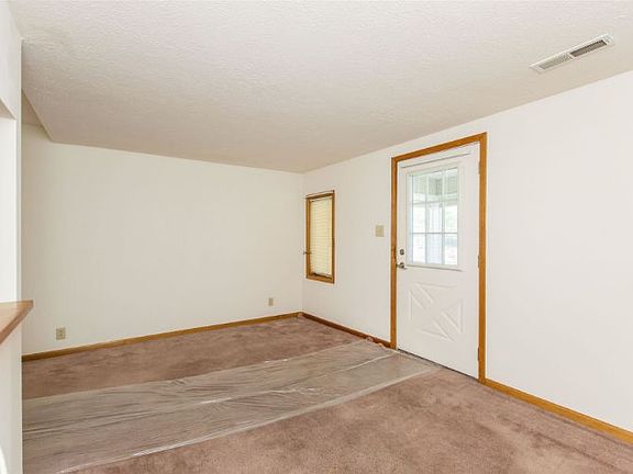 4th image of 921 W Marion St