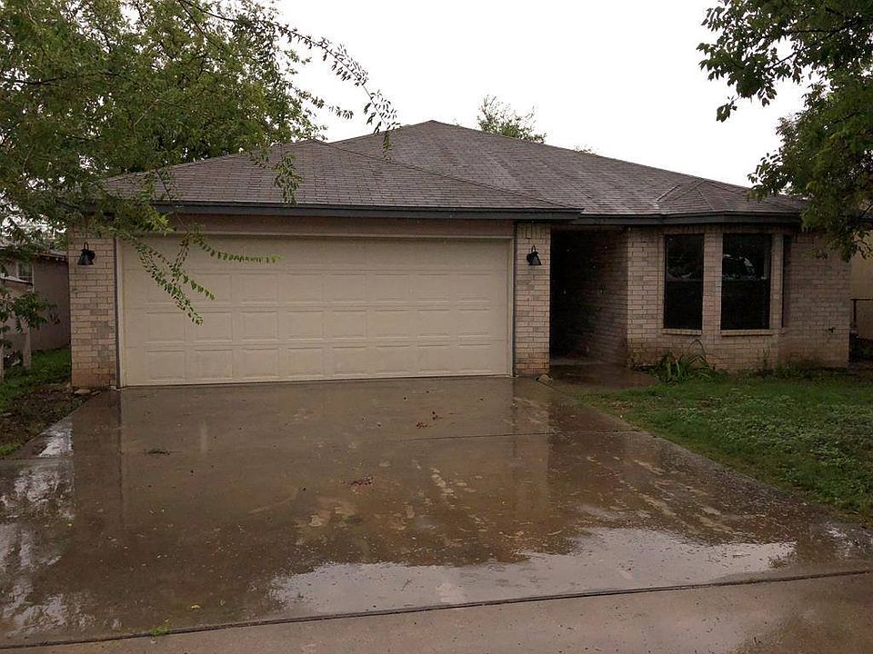 1st image of 213 W Avenue U