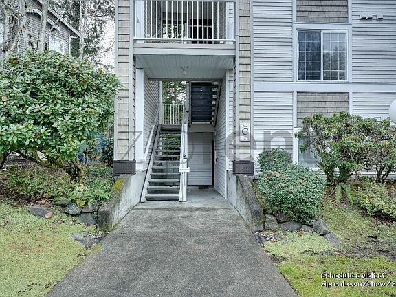 2nd image of 25235 SE Klahanie Blvd APT C201