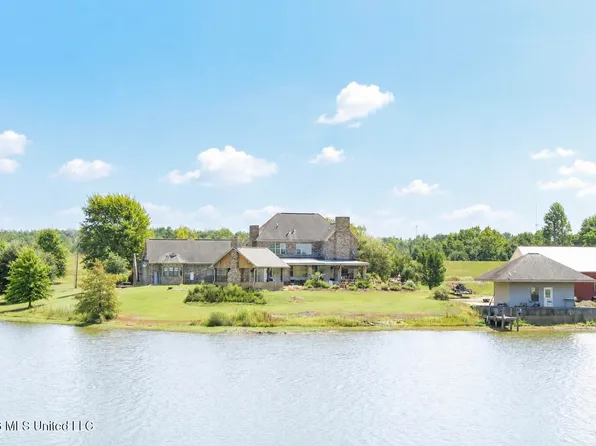 1037 Wellington Ridge Dr, Grenada, MS 38901