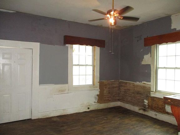 2nd image of 714 La Due St
