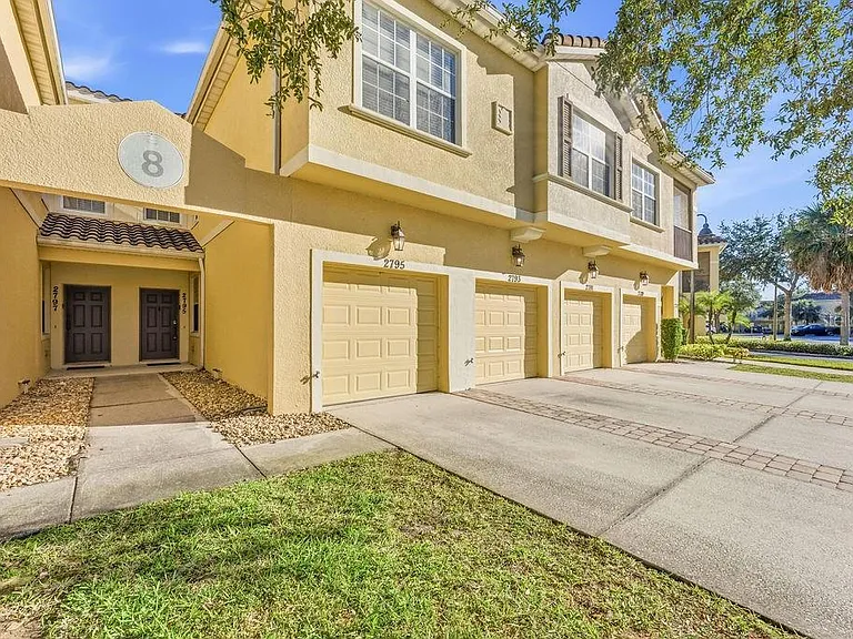 2795 Oakwater Dr — Photo 1