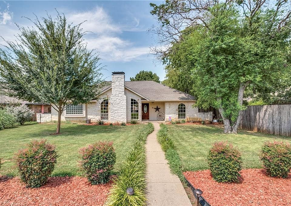 1st image of 8 Royal Oaks Pl