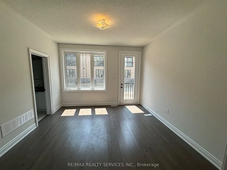 202 Tennant Cir — Photo 26