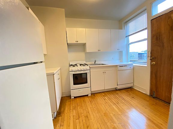 4th image of 2106 W Hood Ave #3