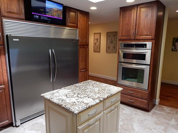 Ovens & Refrigerator-548