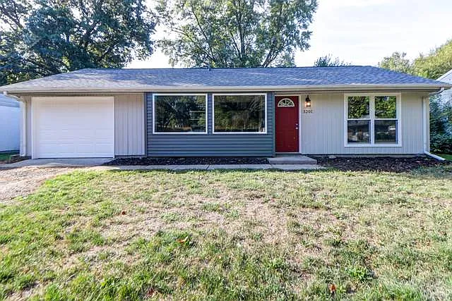 3201 Ridgewood Dr photo 1