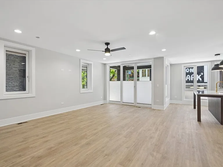 3839 N Clark St — Photo 9
