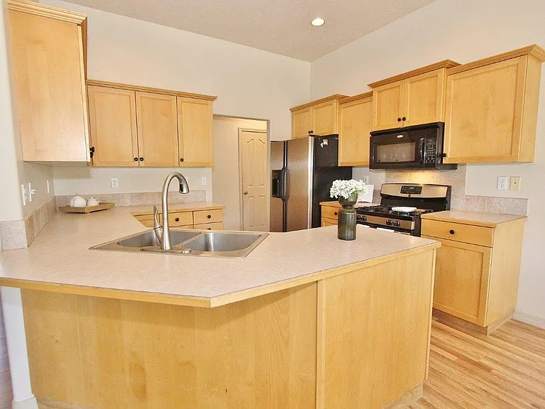 2074 S Tollgate Way — Photo 9