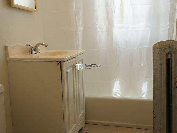 5th image of 6 Camelot Ct APT 20