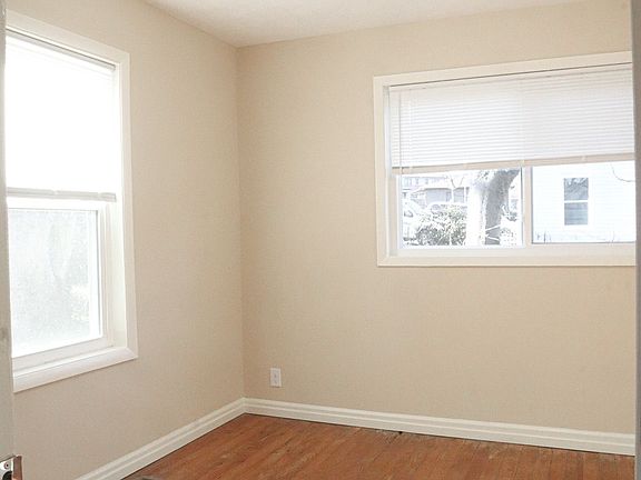 4th image of 923 W Woodland Ave