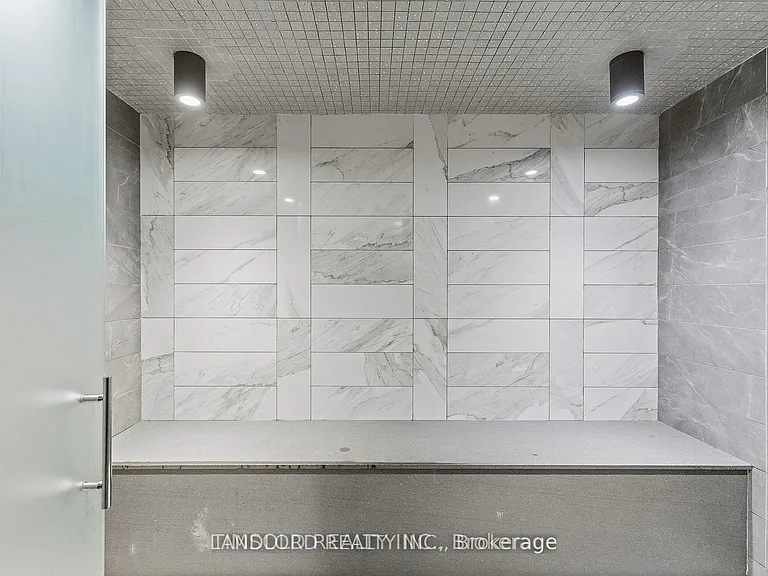 5 Mabelle Ave #Penthouse 33 — Photo 21