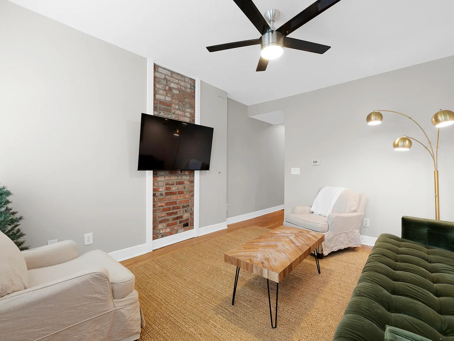 1103 Mount Pleasant Ave — Photo 1
