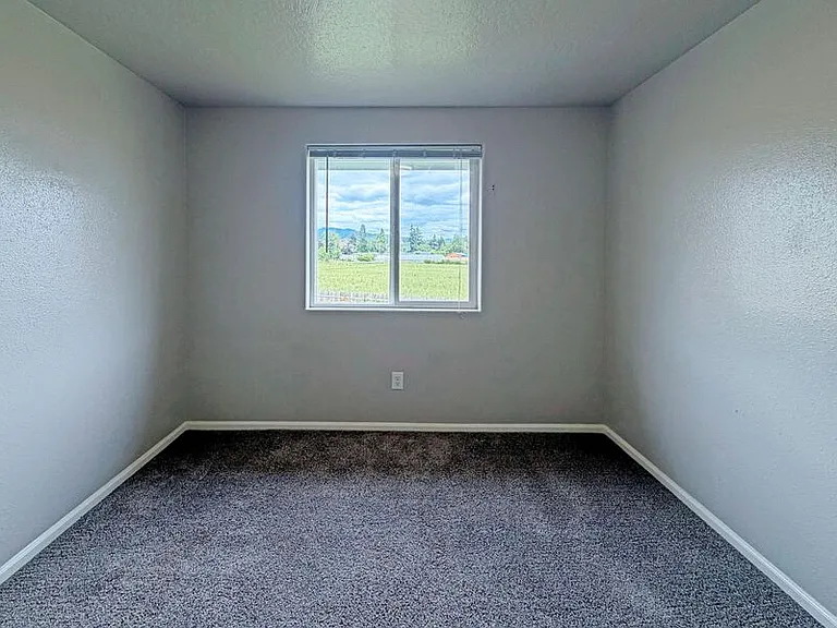780 Cloverleaf Loop — Photo 10
