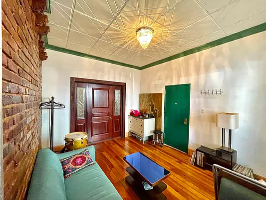 Rented by Pear NYC LLC | media 40