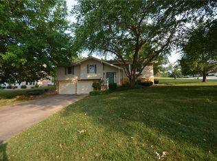 182 Rue Grand Dr, Lake Saint Louis, MO 63367