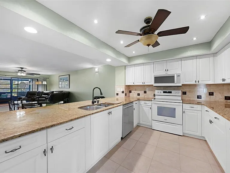 240 Lewis Cir #513 — Photo 26