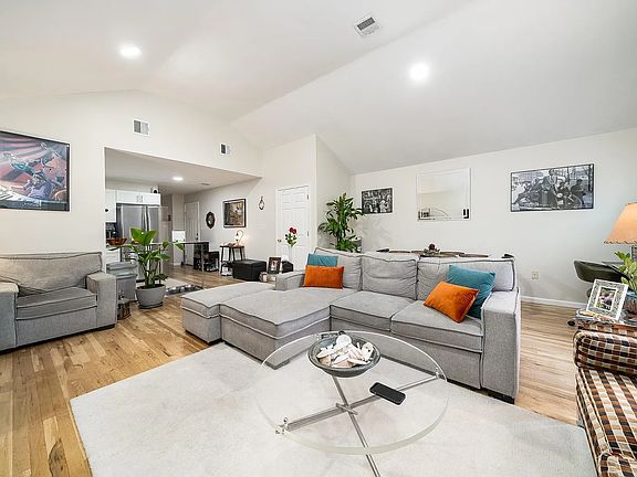 2nd image of 69 Clerk St #2