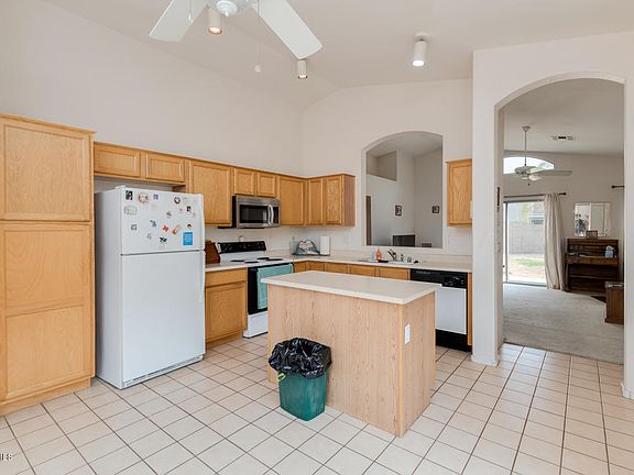 3rd image of 475 W Bolero Dr