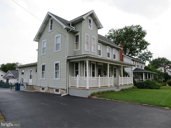 3rd image of 504 W Newport Pike