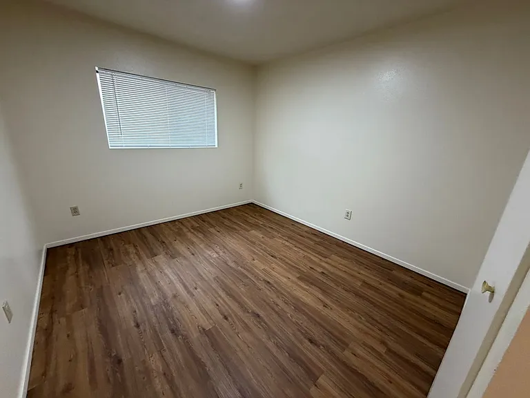 1405 Dr Martin Luther King Jr Ave NE — Photo 17