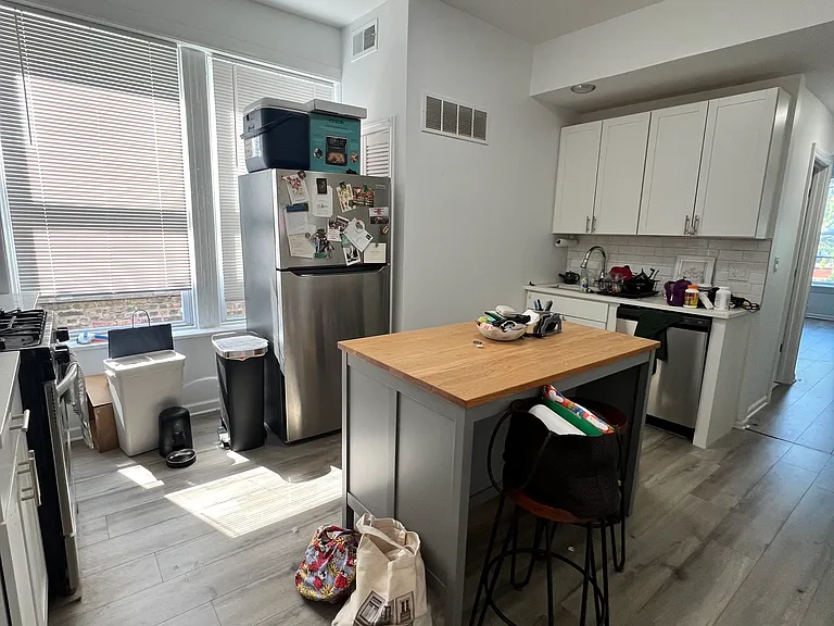 2333 W Superior St #3F — Photo 4