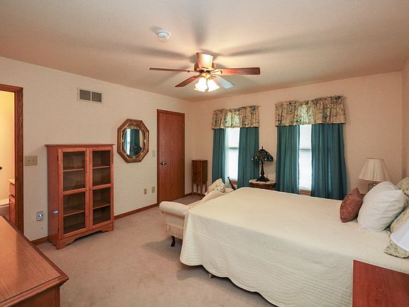 3rd image of 714 24th Avenue Ct