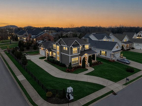 2nd image of 998 Spruce Ridge Ln