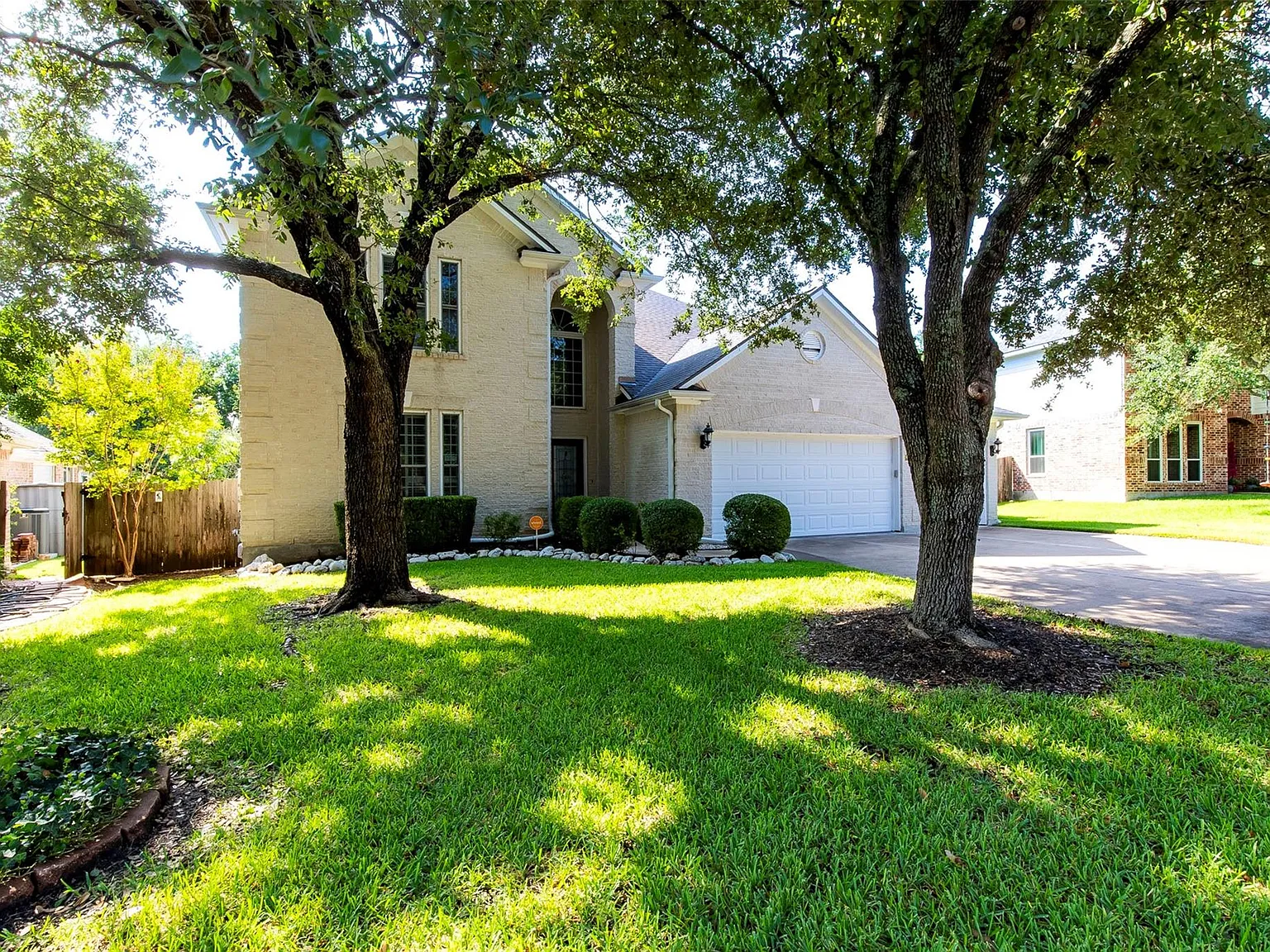 5 bed, 4.0 bath, 3085 sqft, $3,200 — Photo 3