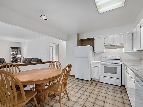 3rd image of 3939 Saratoga Ave APT 202