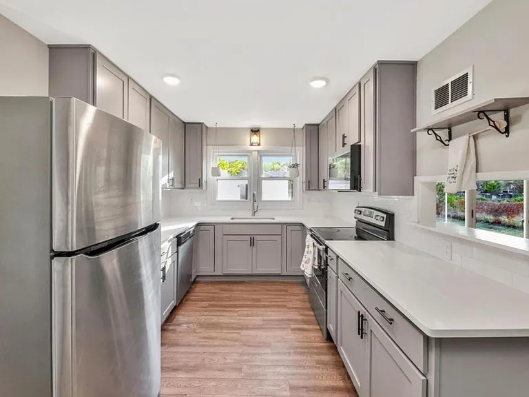 620 Waverly St — Photo 8