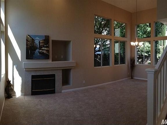 2nd image of 210 Oak Butte Ct