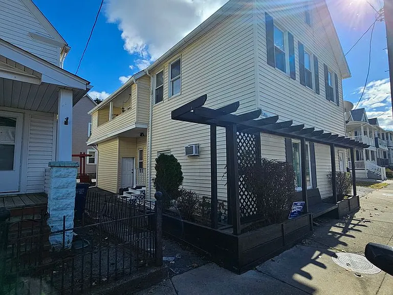 1327 W 67th St — Photo 3