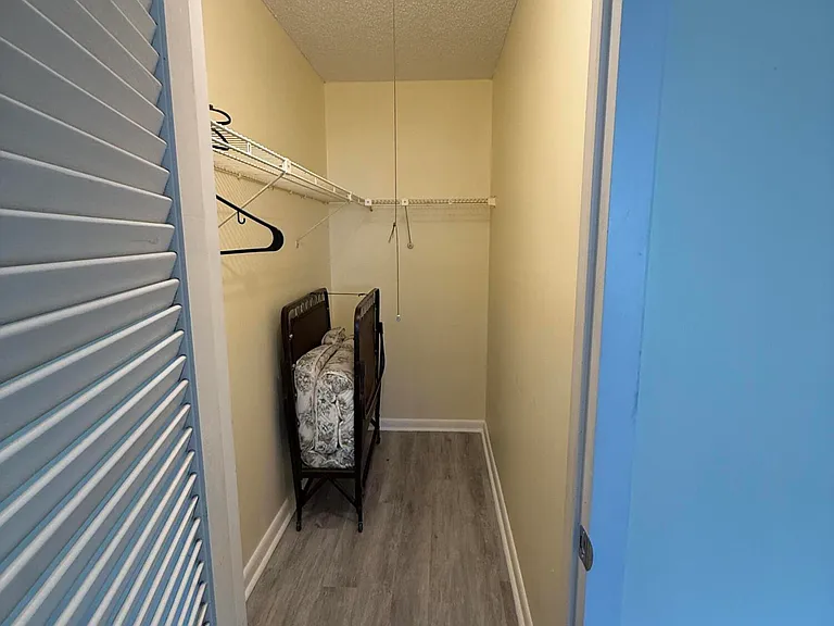 389 Fanshaw #389 — Photo 21